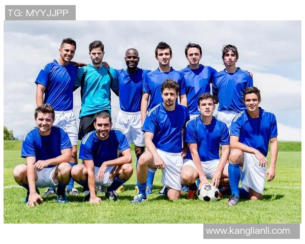 28号球星闪耀绿茵场 引领新时代足球风潮与传奇故事 28号球星闪耀绿茵场 引领新时代足球风潮与传奇故事