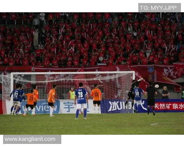 全球球星风采大汇聚 足坛巨星共演激情赛场精彩瞬间