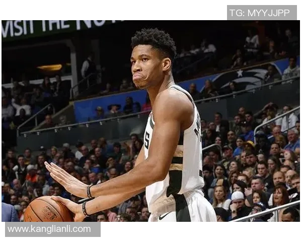 球星比赛时是否都穿钢钉足球鞋探讨及其对比赛表现的影响 球星比赛时是否都穿钢钉足球鞋探讨及其对比赛表现的影响