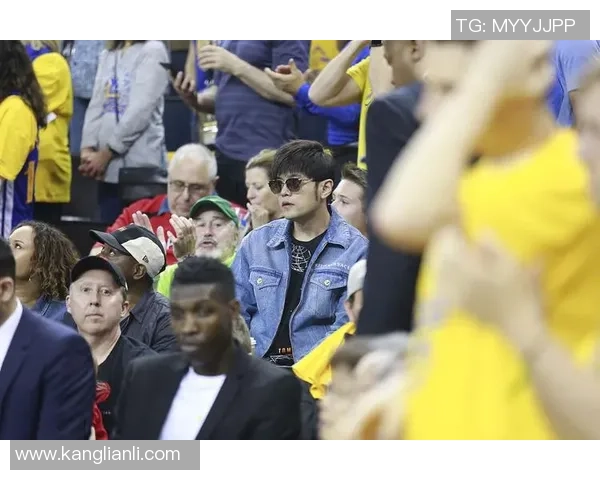 周杰伦与足球巨星合影高清大曝光展现不一样的球迷情结与友谊 周杰伦与足球巨星合影高清大曝光展现不一样的球迷情结与友谊