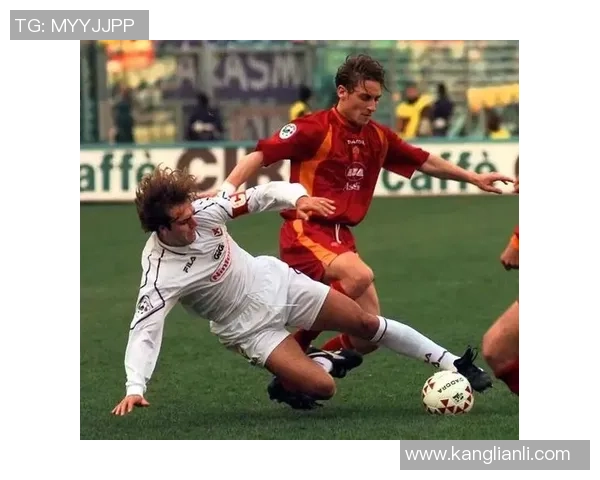 昔日足球巨星齐聚一堂 重温辉煌岁月展现传奇风采